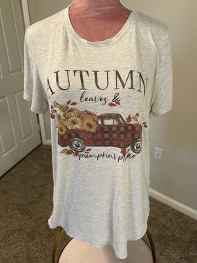 Autumn Leaves & Pumpkins Graphic Tee - Light Gray